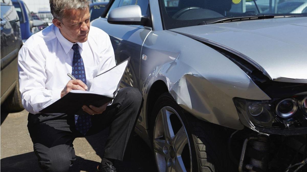 4 Steps to Picking a Lawyer After a Car Accident