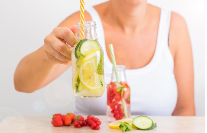 How Does Detox Water Aid in Losing Weight?