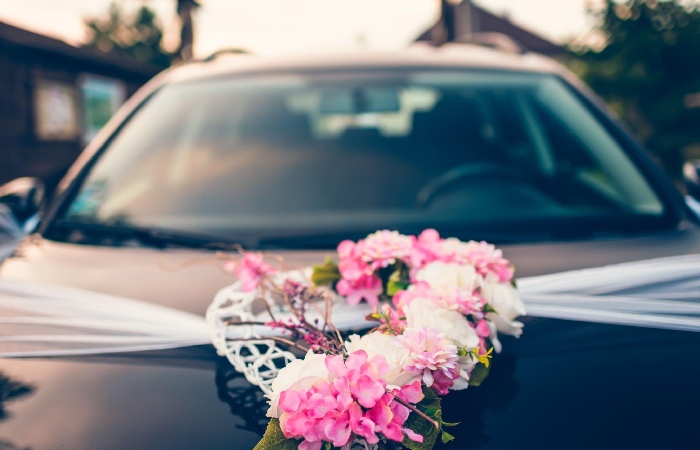 Elegantly Simple Wedding Car Decoration